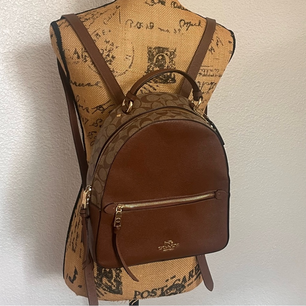 New Coach Jordyn Backpack With Signature Canvas Brown & tan